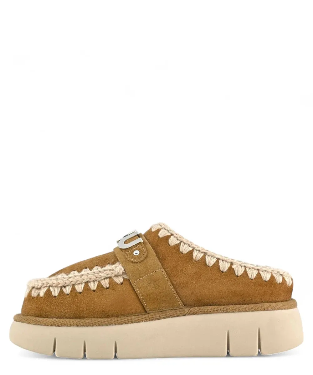 Bounce Clog con Logo Metallico