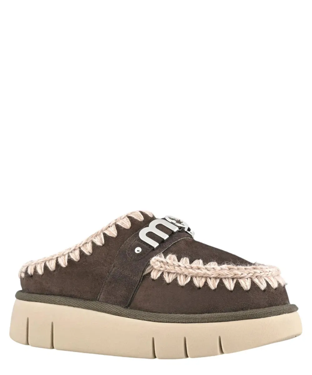 Bounce Clog con Logo Metallico