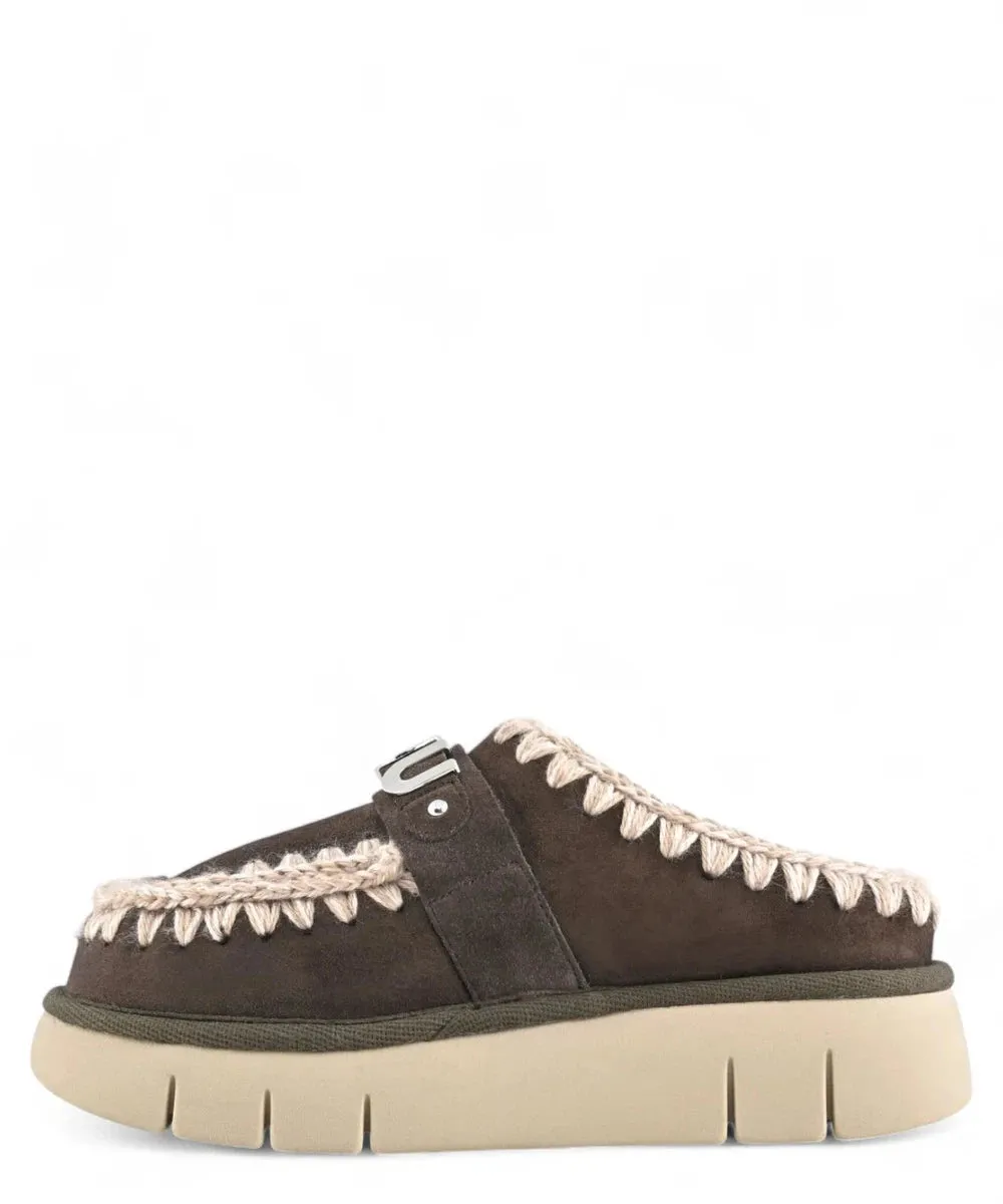 Bounce Clog con Logo Metallico