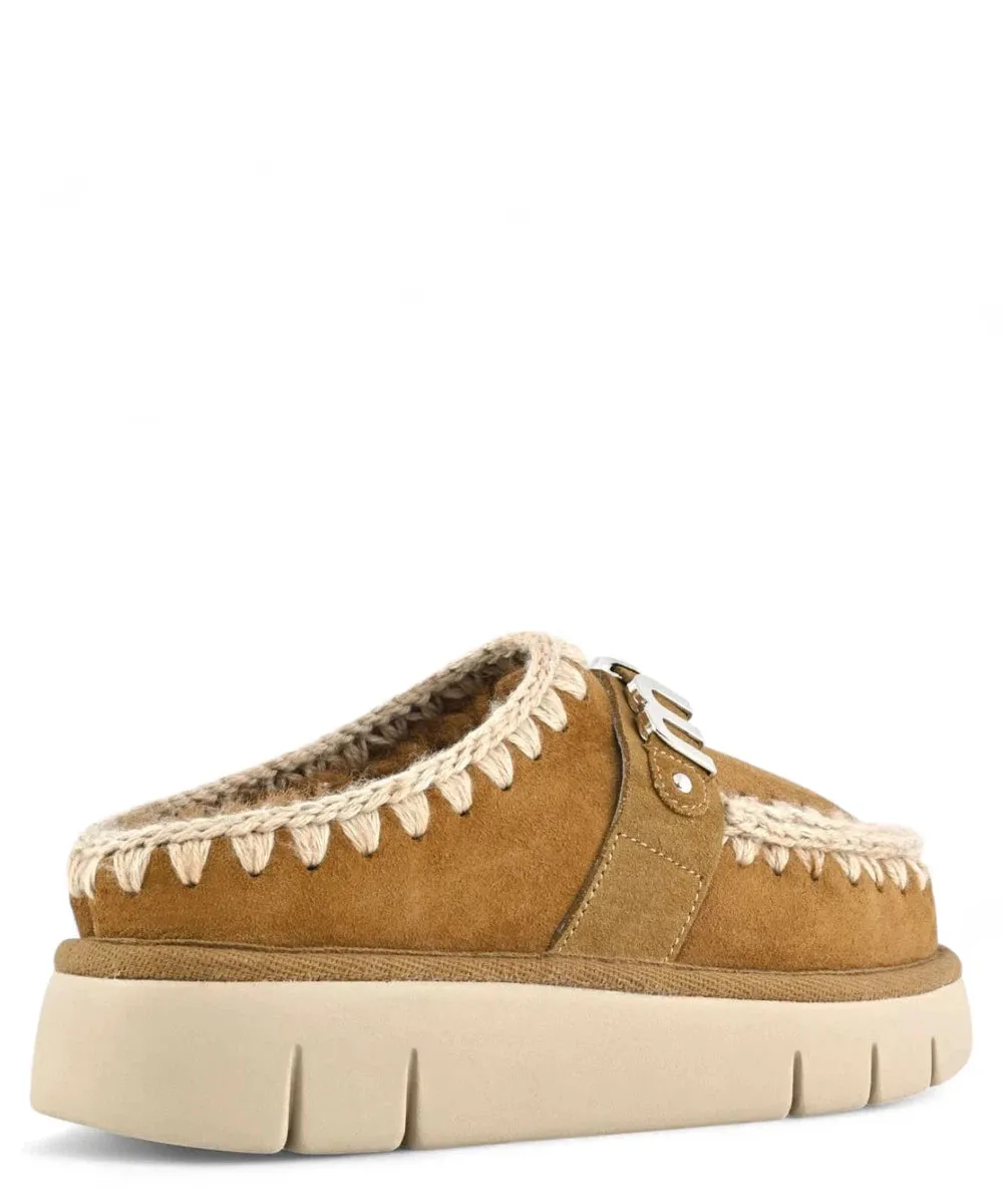 Bounce Clog con Logo Metallico