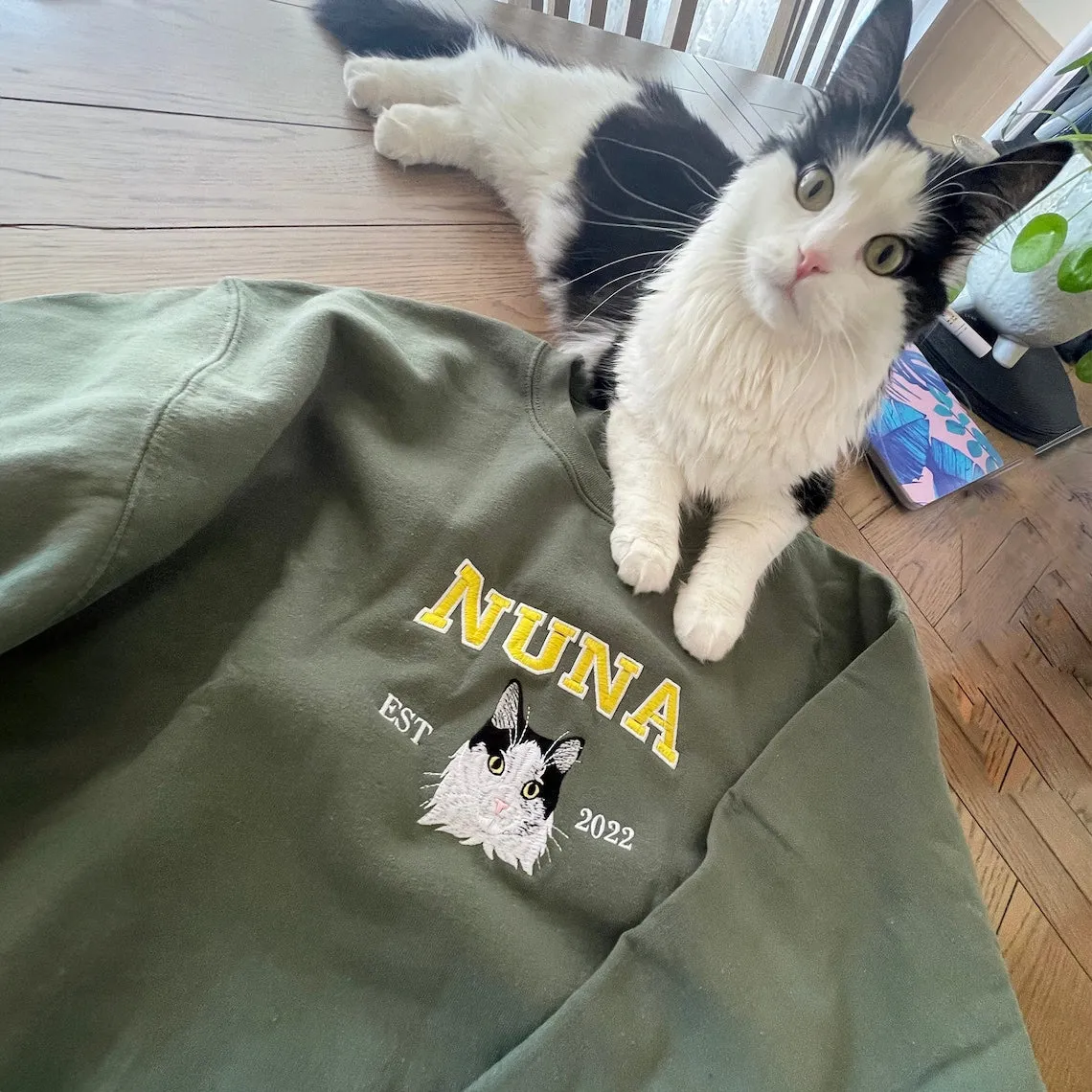 Personalized Embroidered Pet Face and Name Est Sweatshirt for Pet Lovers